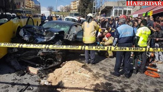 Başakşehir'de İETT otobüsü ile otomobil çarpıştı