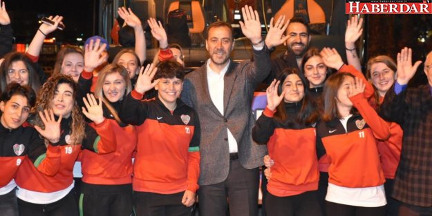 BAŞKAN YILMAZ, KADIN FUTBOLCULARI UĞURLADI