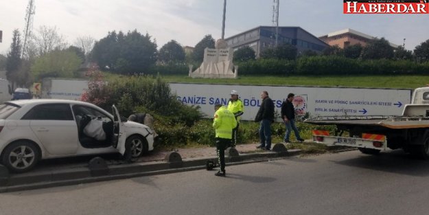 Silahla Arkadaşının Arabasını Gasp Etti, Kaza Yaptı Kaçtı