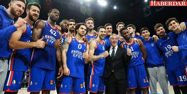 Nefes Kesen Maçta Anadolu Efes, Evinde Barcelona'yı Devirdi