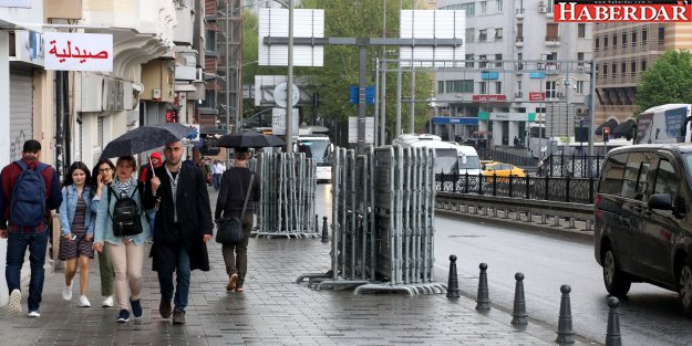 Bariyerler Taksim'e çıktı