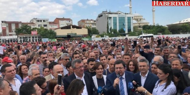 Kaftancıoğlu'na Adliye önünde destek: Asla yalnız yürümeyecek