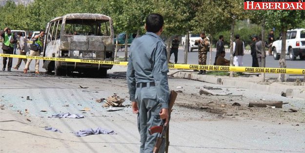 Afganistan'da otobüse bombalı saldırı! 32 ölü