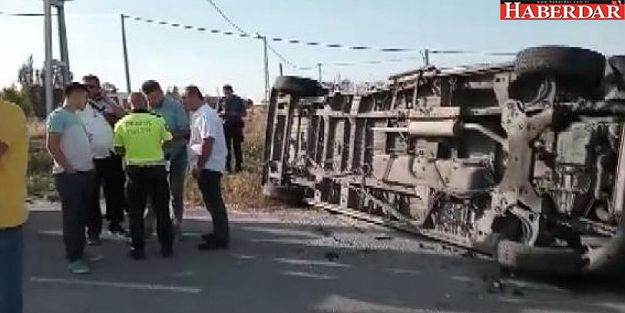 Beylikdüzü'nde öğrenci servisi devrildi: Yaralılar var