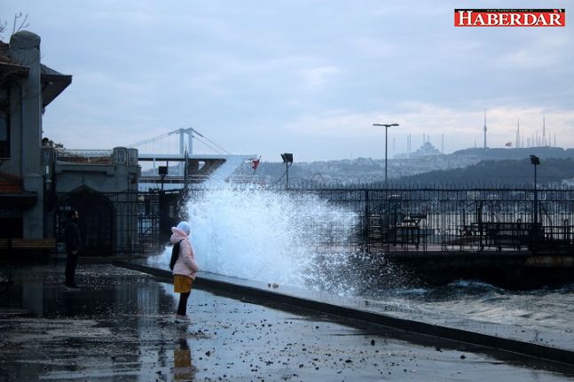 İstanbul lodosa teslim oldu