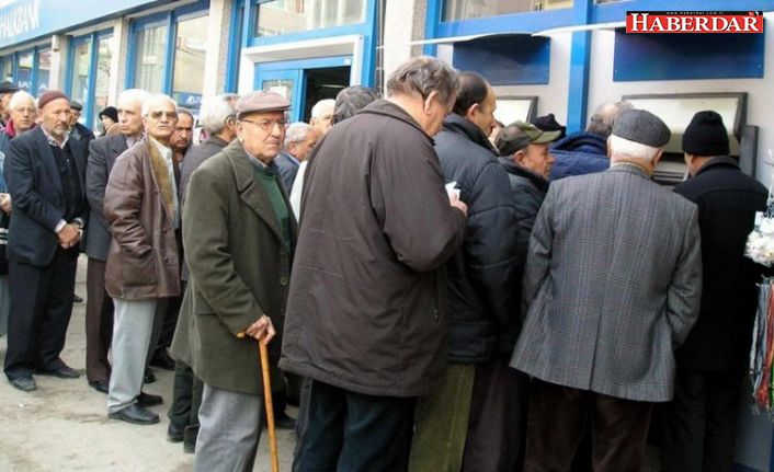 Emeklilerin maaş farkı ödenmeye başlandı