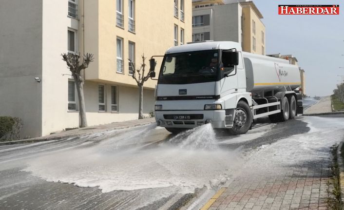 SİLİVRİ’DE TÜM CADDE VE MEYDANLAR DEZENFEKTANLI SU İLE YIKANIYOR