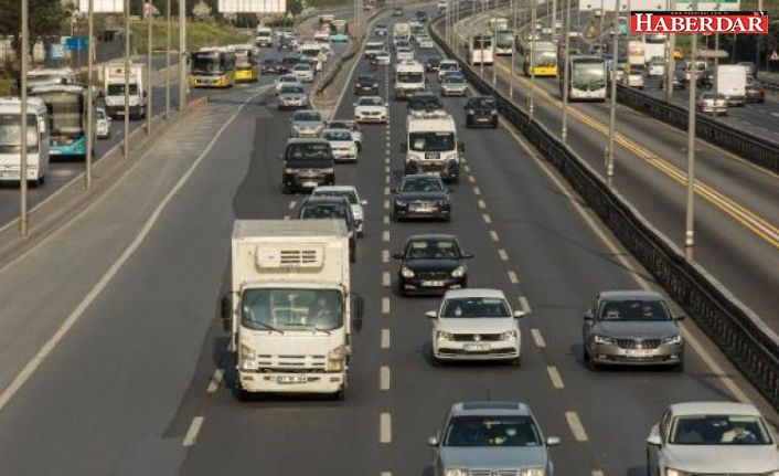 Sokağa çıkma yasağının ardından ilk iş gününde trafikte yoğunluk