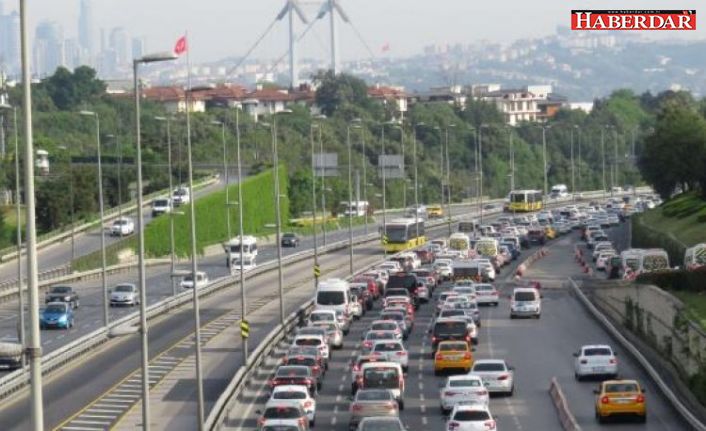 Yasağın ardından 15 Temmuz Şehitler Köprüsü'nde trafik yoğunluğu