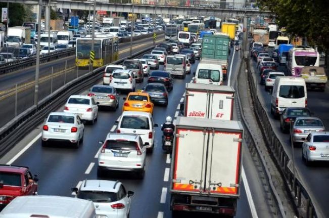 Avcılar D-100'de koronavirüs öncesi yoğun trafiğe dönüldü