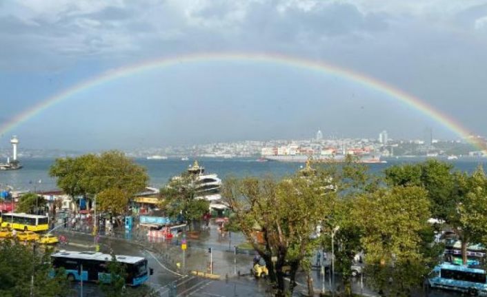 Boğaz'da oluşan gökkuşağı büyüledi