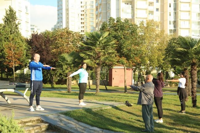 Küçükçekmece'de sabah sporları başladı