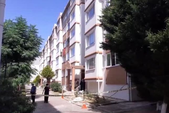 Silivri'de 5. kattaki balkondan düşen yaşlı adam hayatını kaybetti