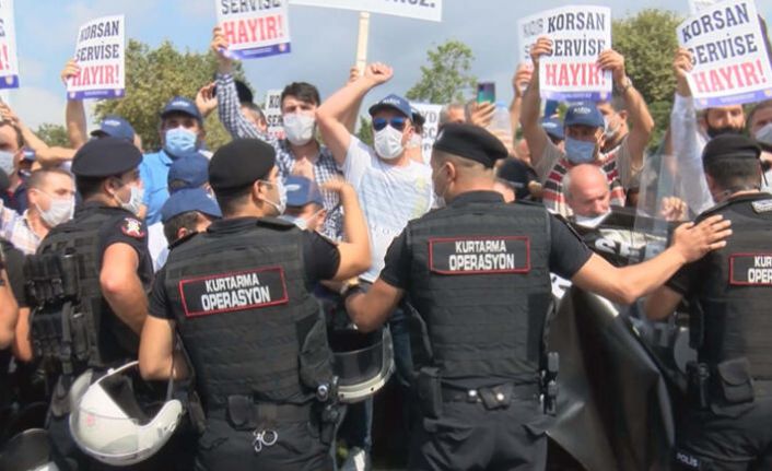 Servisçiler, İstanbul Büyükşehir Belediyesi (İBB)'nin Saraçhane'deki binası önünde eylem yaptı.