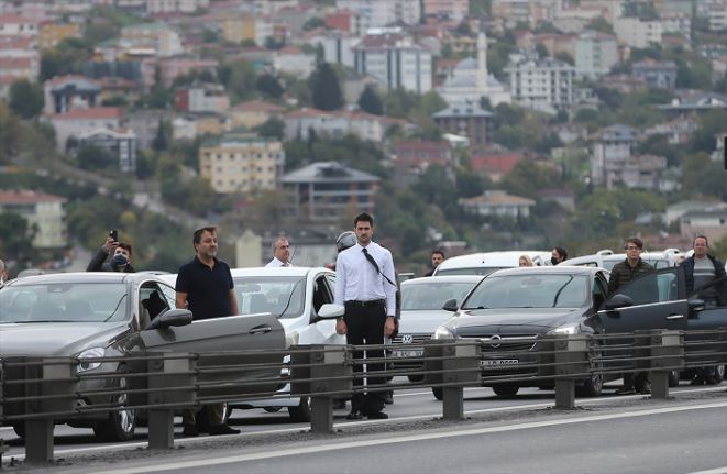 Saat 9'u 5 geçe Türkiye'de hayat durdu