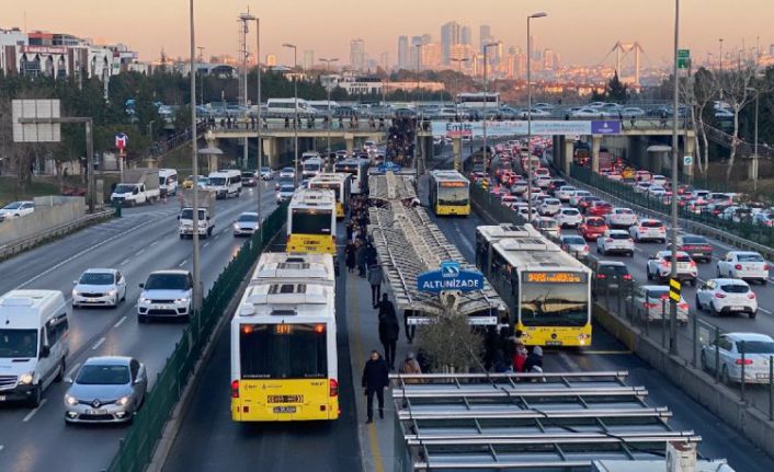 İstanbul'da toplu taşımaya 300 yeni metrobüs ile destek