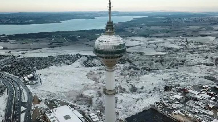 İstanbul'daki doyumsuz kar manzarası havadan görüntülendi