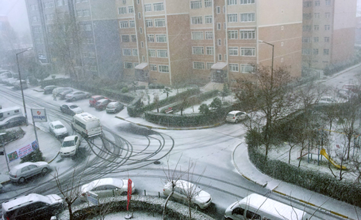 İstanbul’da beklenen kar yağışı başladı