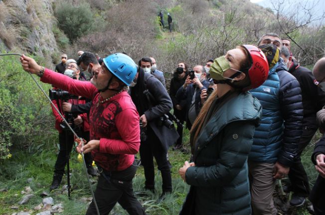 Milli sporcu Emrah Özbay için dünyaca ünlü dağcılar 'Dokuz Eylül' kayalıklarına tırmandı