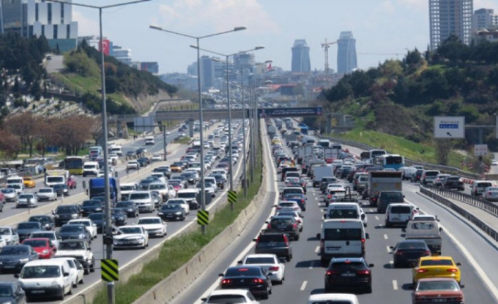 82 saat sürecek sokağa çıkma yasağı öncesi İstanbul'da trafik yoğunluğu