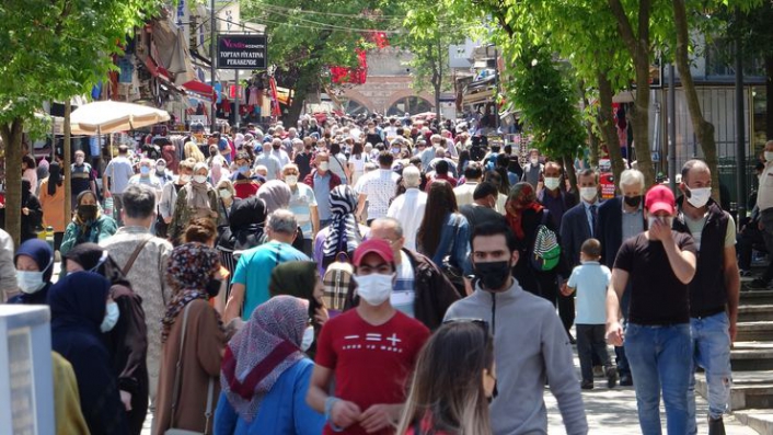 Hafta sonu hafta içi sokağa çıkma yasakları ile ilgili yeni karar! Saatler değişiyor