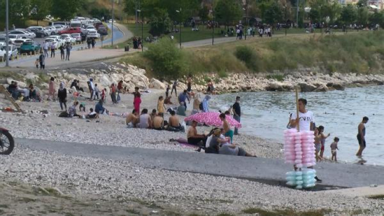 BEYLİKDÜZÜ'NDE SAHİLLERDE YOĞUNLUK