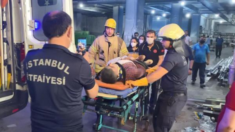 BEYLİKDÜZÜ'NDE ASANSÖR BOŞLUĞUNDAN DÜŞEN İŞÇİ AĞIR YARALANDI