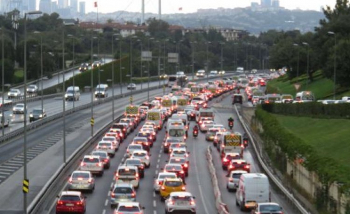 Yüz yüze eğitimin ilk günü: Trafik felç!