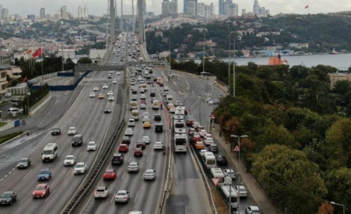 İstanbul’da trafik felç, yoğunluk yüzde 60’ı gördü