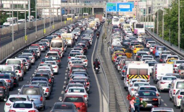 İstanbul'da sabah saatlerinde trafik yoğunluğu yaşanıyor