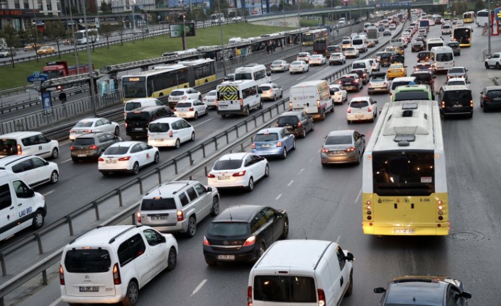 İstanbul'da trafik yoğunluğu yaşanıyor