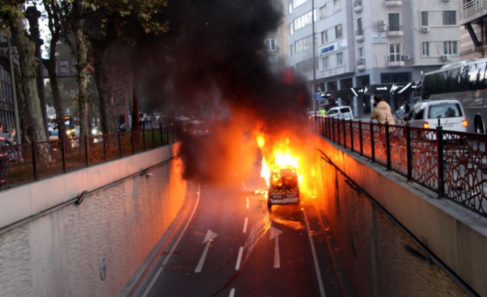 Şişli'de içinde öğrencilerin bulunduğu servis alev alev yandı