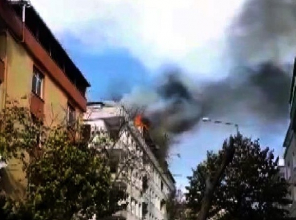 Avcılar'da 21 yıl sonra boşaltılan iki binada yangın