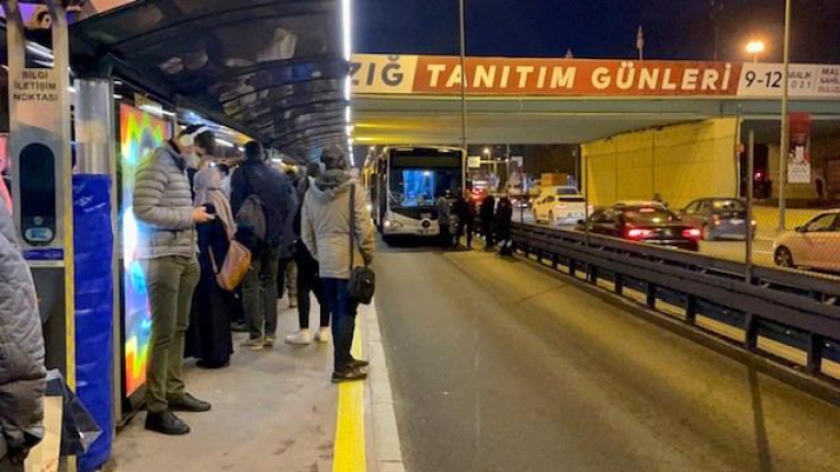 Yine metrobüs arızası: Vatandaş isyan etti