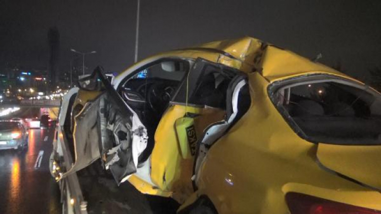 Beylikdüzü'nde trafik kazasında 2 kişi yaralandı