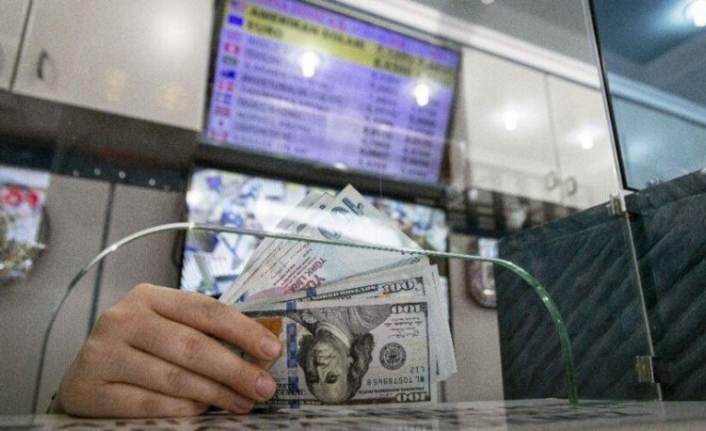 Dolar, güne 12 liranın altında başladı