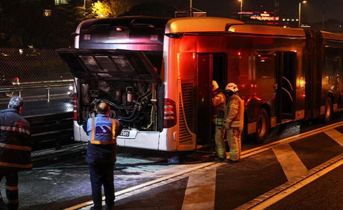 Metrobüste yangın paniği