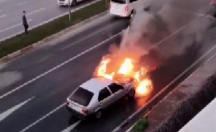 Otomobil alev alev yandı sürücü son anda kurtuldu