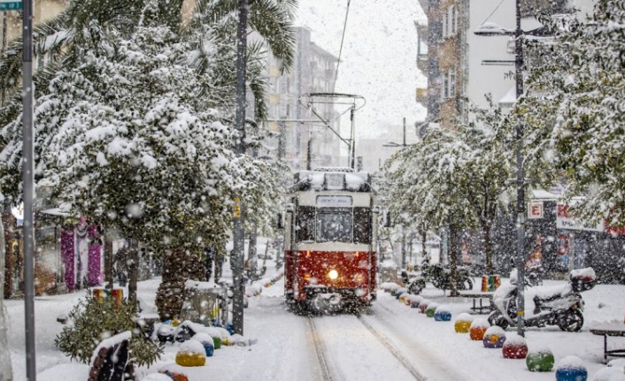 Meteoroloji tarih verdi! İstanbul ve Ankara'ya kar geliyor