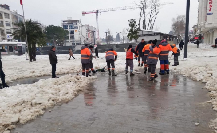 Çatalca Belediye Başkanı Mesut Uner: Biz Çatalca’da koordineli bir şekilde kar esaretini atlatmaya çalıştık