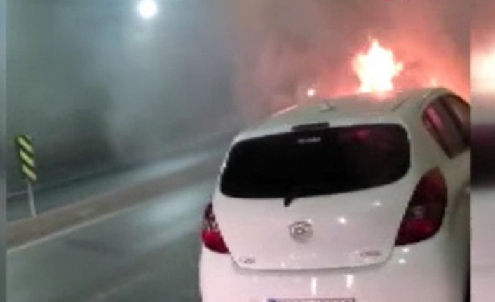 Esenyurt'ta yanan otomobili, trafikteki sürücüler söndürdü