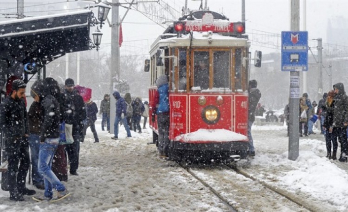 İstanbul'a bir uyarı da AKOM'dan: Kar kalınlığı 25 santimetreye ulaşacak