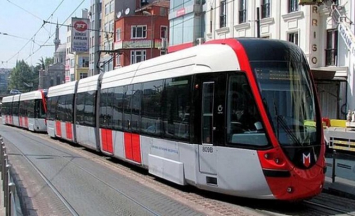 İstanbul'da tramvayın altında kalan kişi hayatını kaybetti