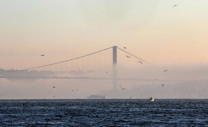 İstanbul Boğazı'nda gemi trafiği askıya alındı