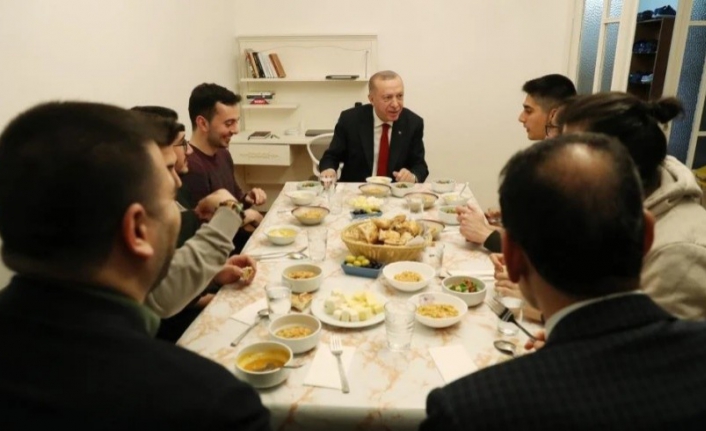 Erdoğan, Boğaziçili öğrencilerle iftar yaptı!