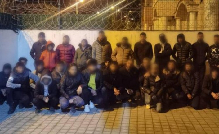 Büyükçekmece'de bir TIR'da 39 düzensiz göçmen yakalandı