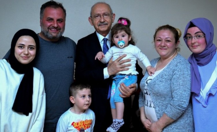 Kılıçdaroğlu, İstanbul’da elektriksiz aileyi ziyaret etti: 'İnsan hakkı bu'