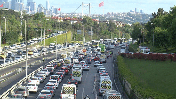 İstanbul trafiğini kilitleyen kaza!