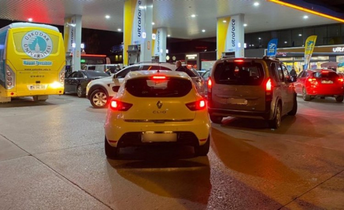 Benzine gece yarısı bir zam daha: Litresi 23 liraya dayandı!