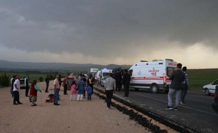 Askeri araç ile MEB'e ait otomobil çarpıştı: Ölü ve yaralılar var